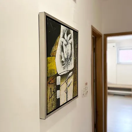 公寓 Front Door Hall *