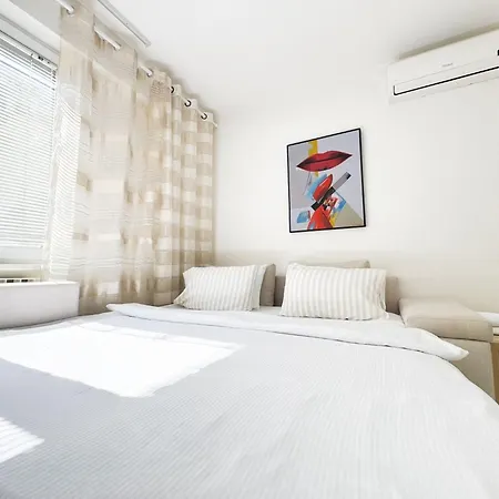 公寓 Front Door Hall